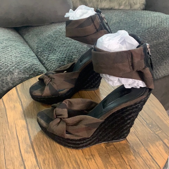 AUTHENTIC BURBERRY WEDGES - Picture 1 of 9